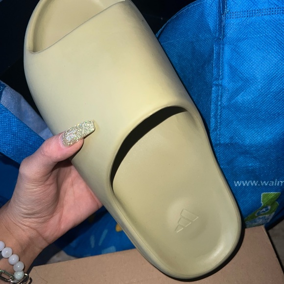 Yeezy slides size size 7 - Picture 2 of 3